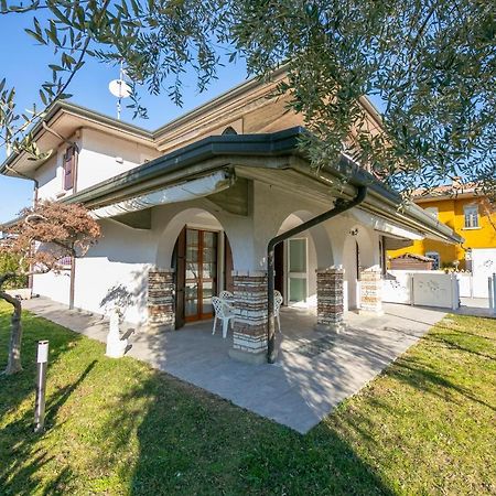 Villa Fiorita Apartments - Happy Rentals Сирмионе Екстериор снимка