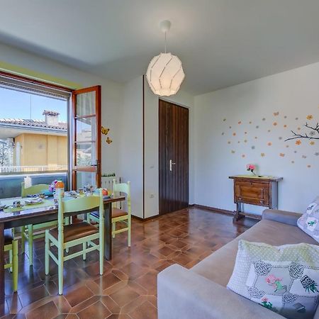 Villa Fiorita Apartments - Happy Rentals Сирмионе Екстериор снимка