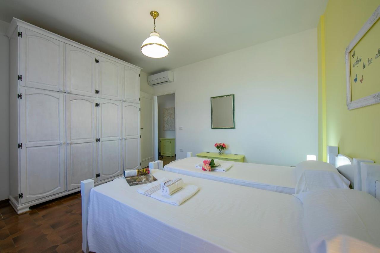 Villa Fiorita Apartments - Happy Rentals Сирмионе Екстериор снимка