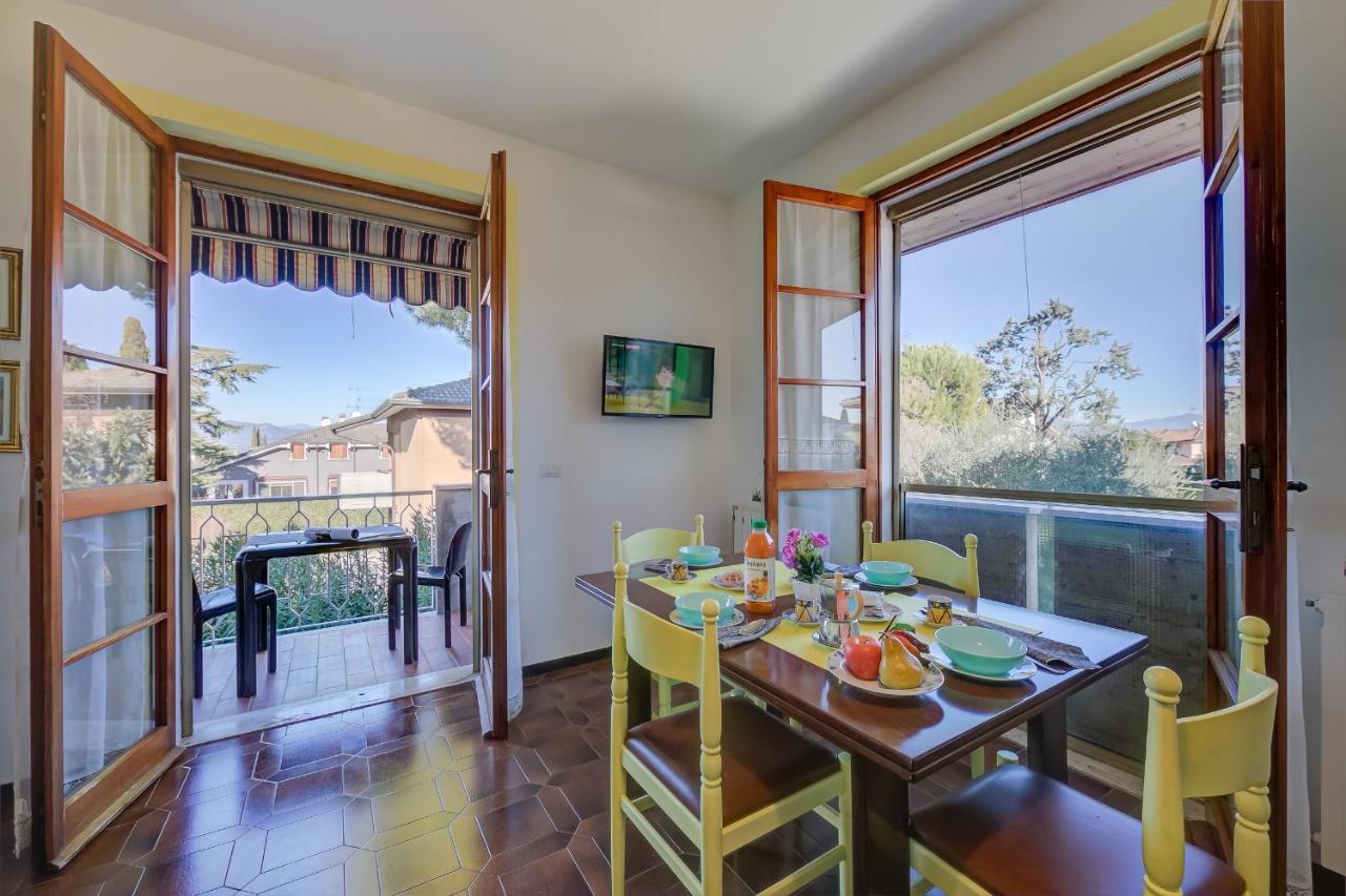 Villa Fiorita Apartments - Happy Rentals Сирмионе Екстериор снимка