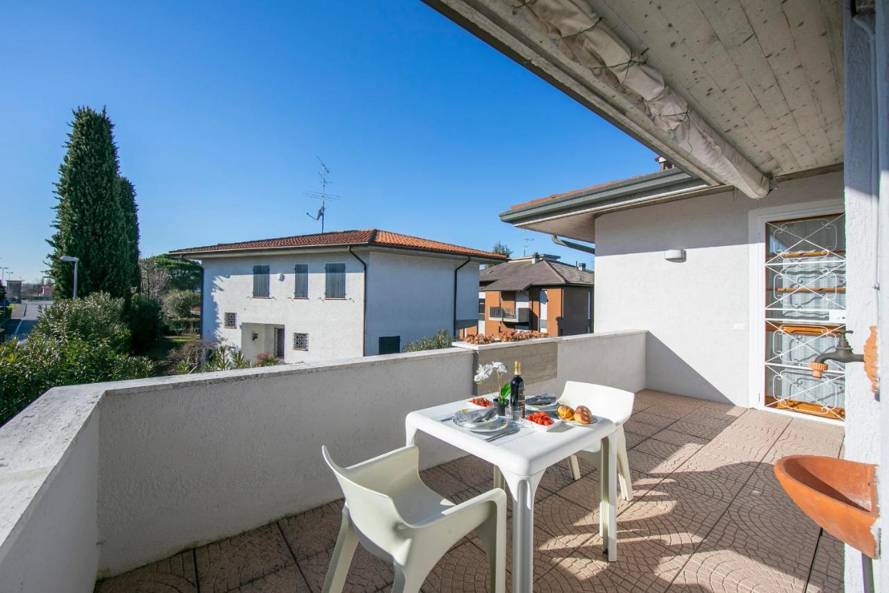 Villa Fiorita Apartments - Happy Rentals Сирмионе Екстериор снимка
