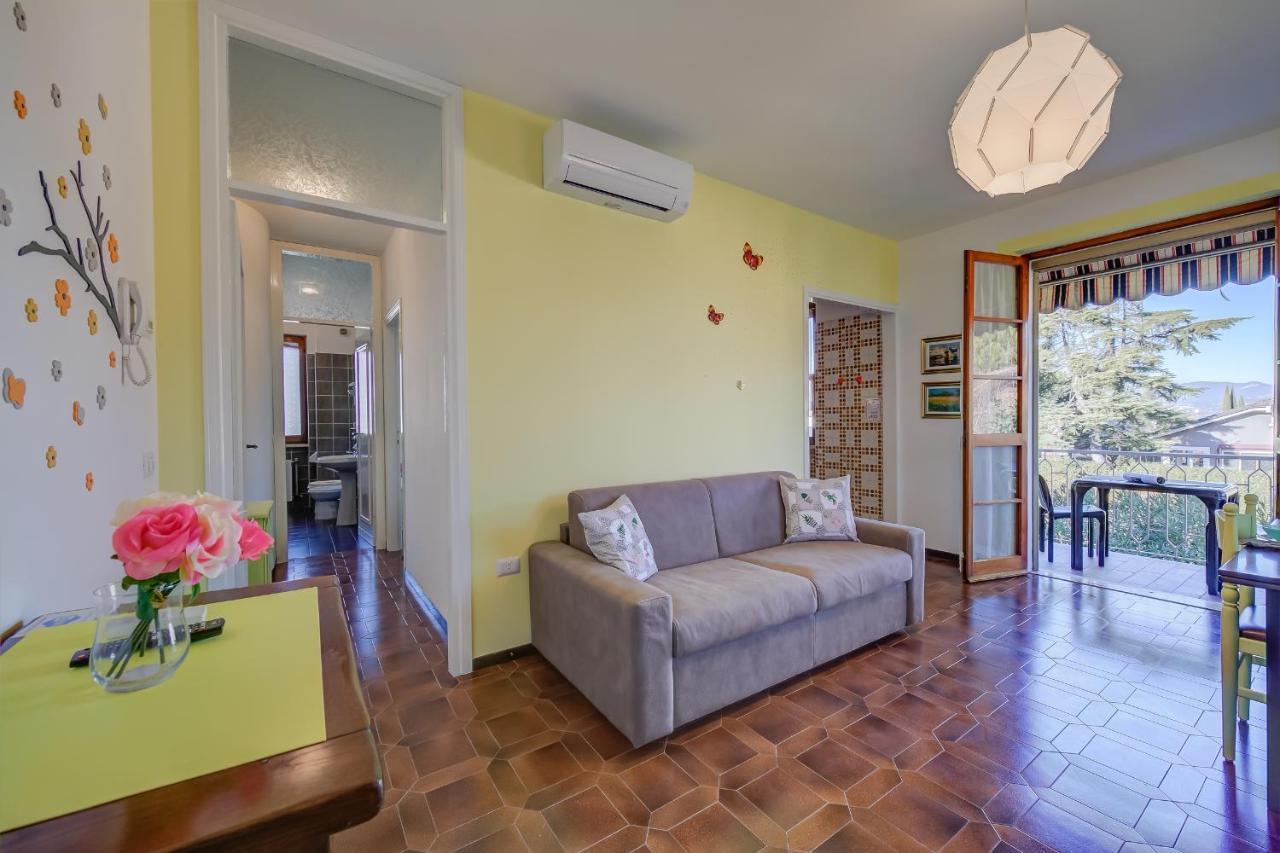 Villa Fiorita Apartments - Happy Rentals Сирмионе Екстериор снимка