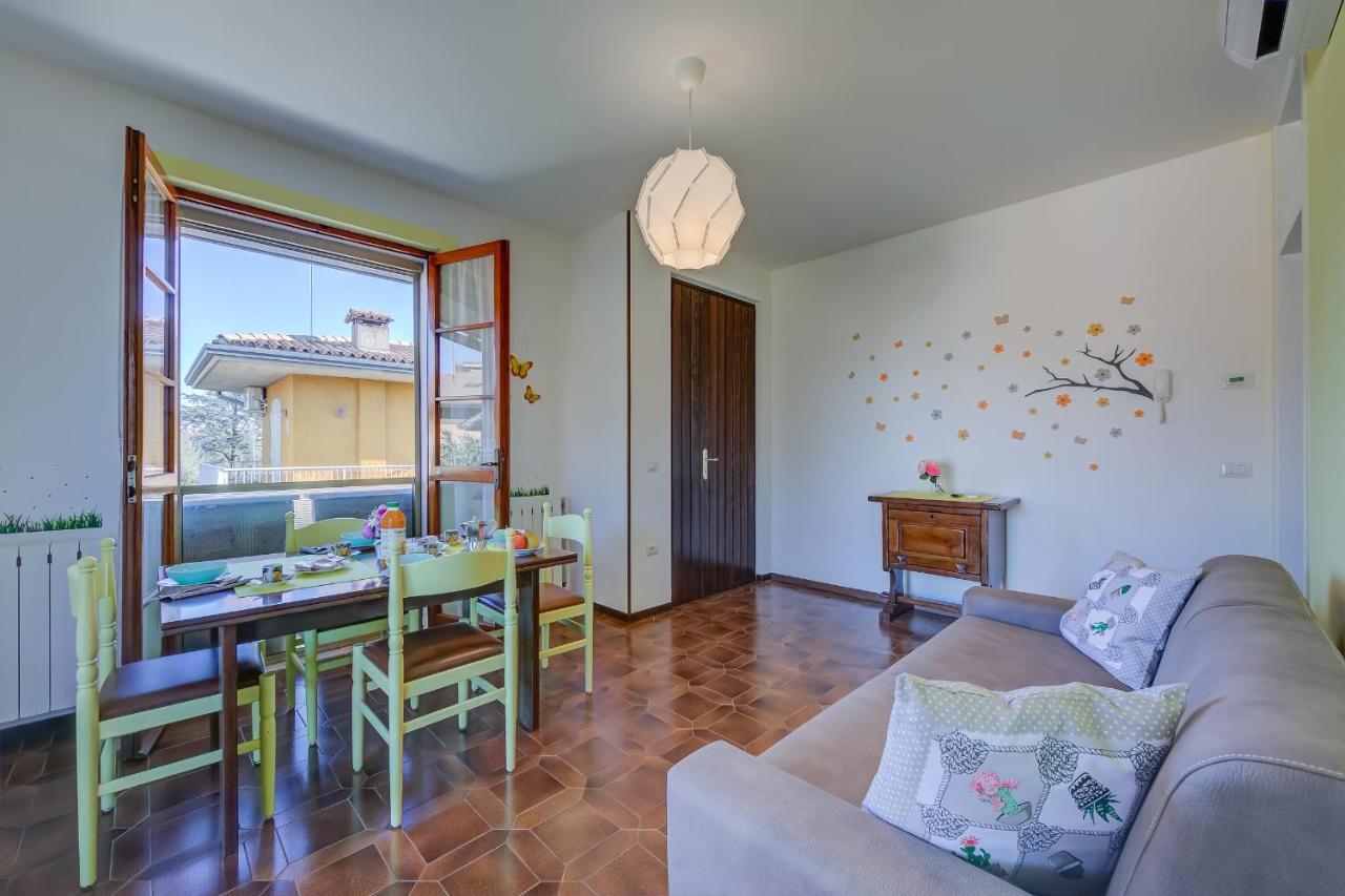 Villa Fiorita Apartments - Happy Rentals Сирмионе Екстериор снимка
