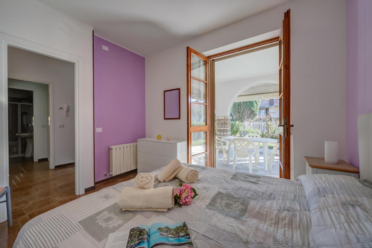 Villa Fiorita Apartments - Happy Rentals Сирмионе Екстериор снимка
