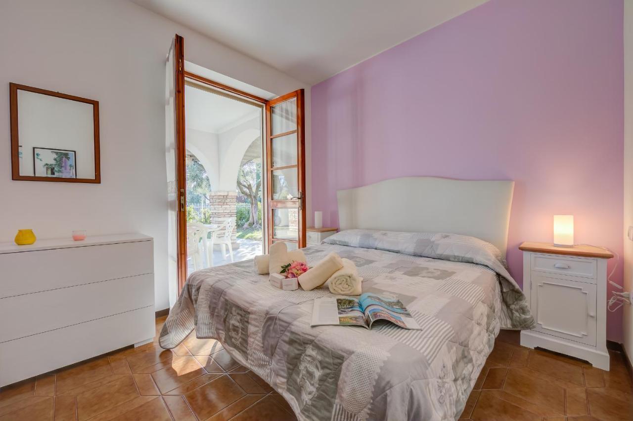 Villa Fiorita Apartments - Happy Rentals Сирмионе Екстериор снимка