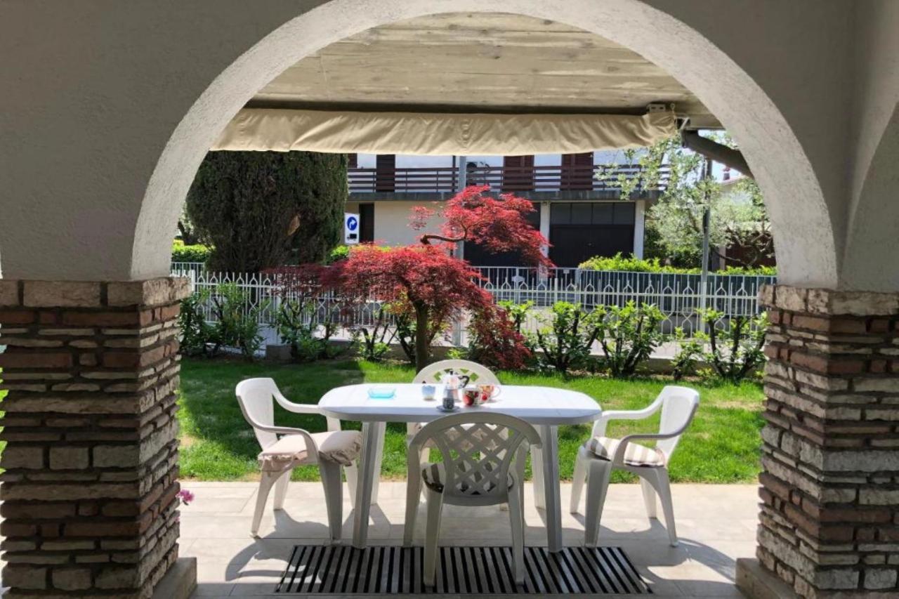 Villa Fiorita Apartments - Happy Rentals Сирмионе Екстериор снимка