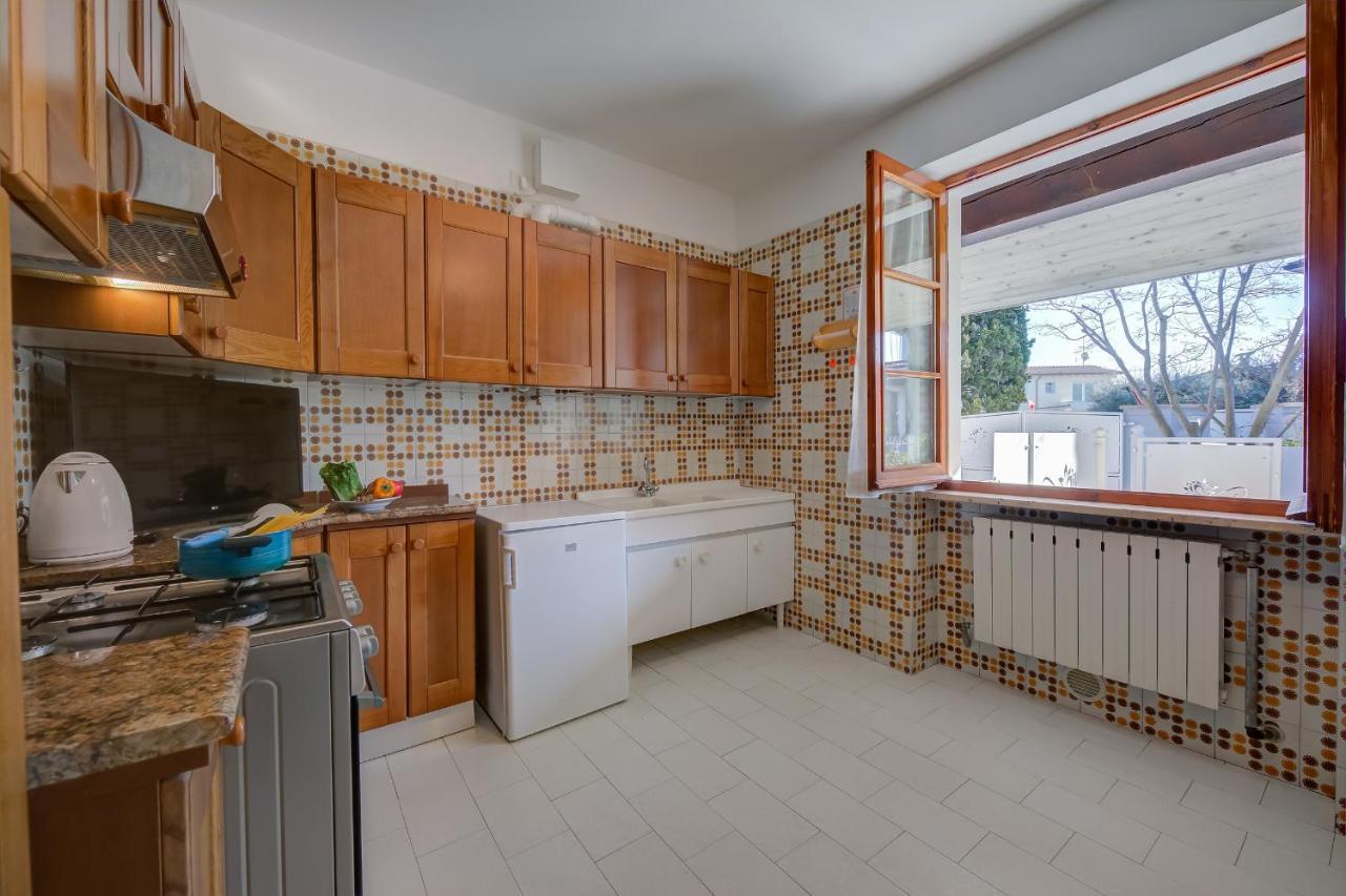 Villa Fiorita Apartments - Happy Rentals Сирмионе Екстериор снимка